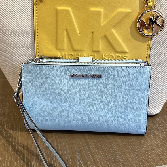MICHAEL KORS LARGE DOUBLE ZIP WRISTLET WALLET PHONE CASE CLUTCH 
Vista Blue 
NWT - Picture 15 of 16